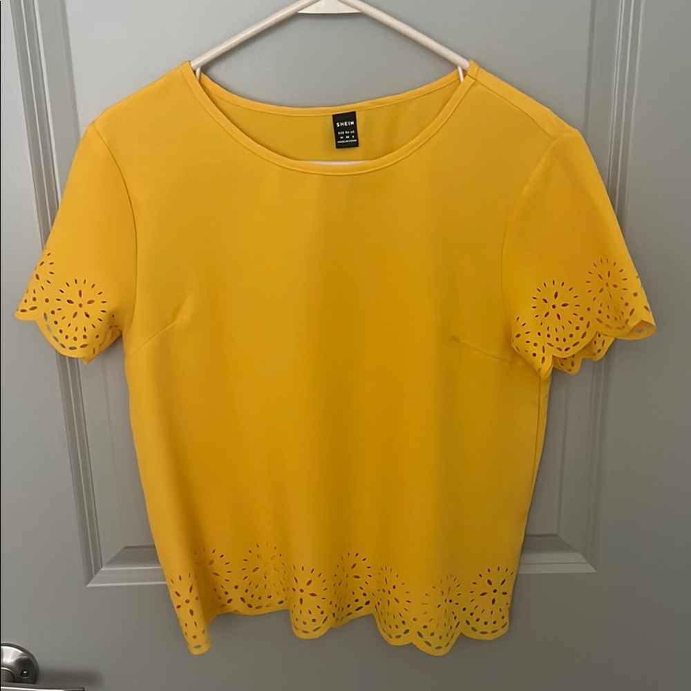 Cheerful Yellow Short Sleeve Blouse with Scalloped Hem